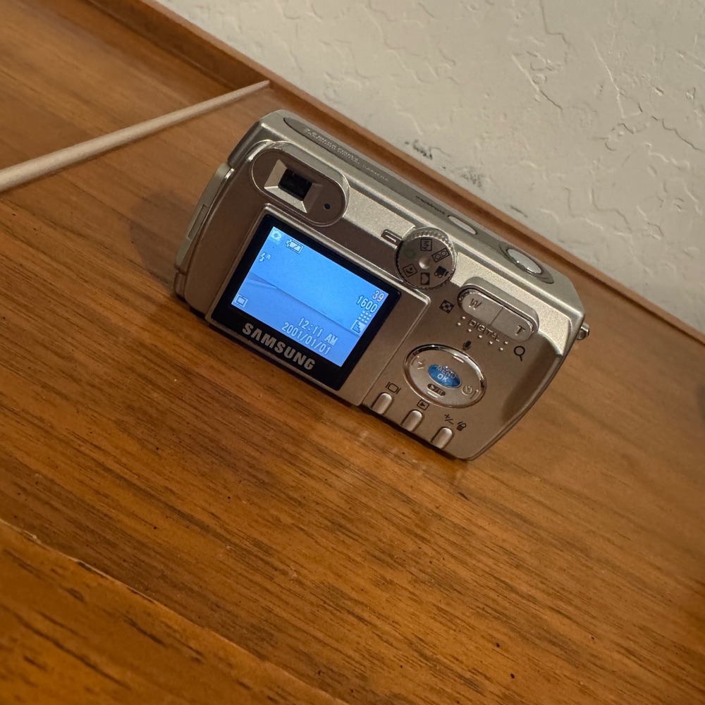 Samsung Digimax 301 Digital Camera Silver Excellent 3.2MP Vintage Y2K Digicam